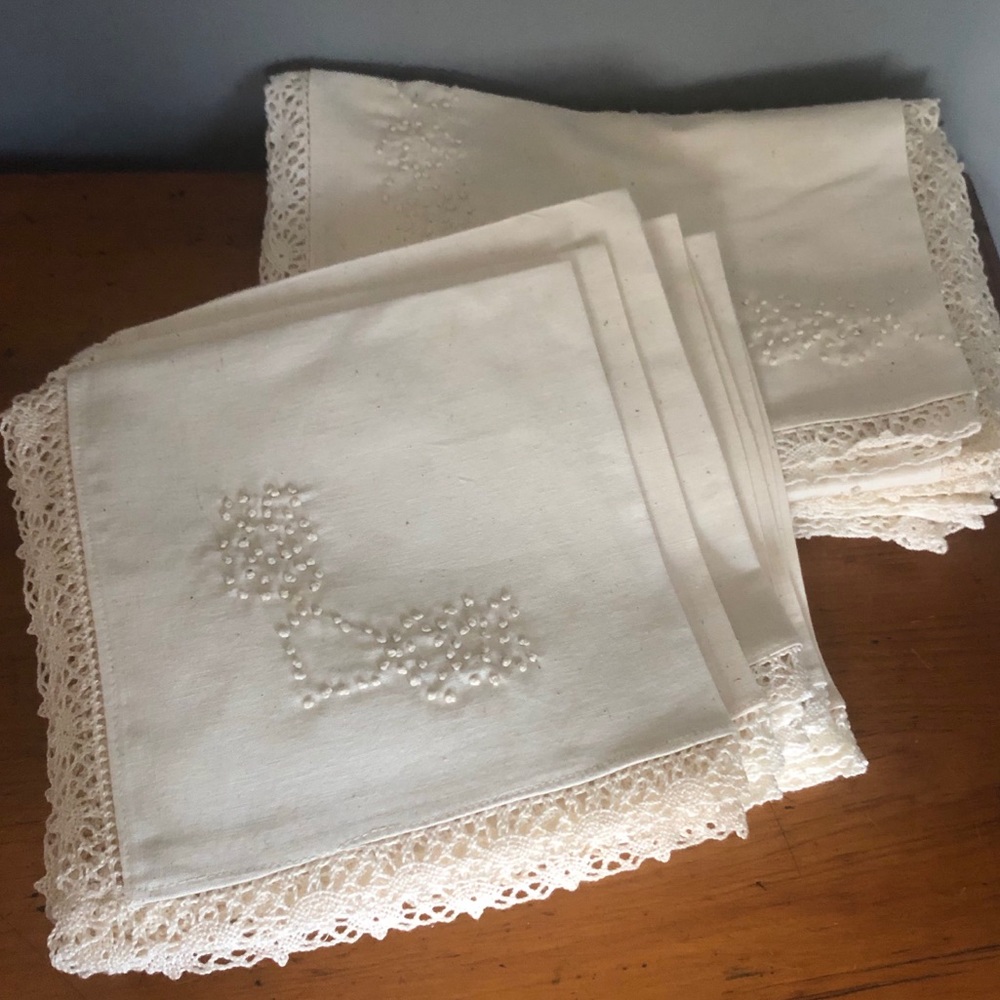 Winged Heart Embroidery Full Linen Set